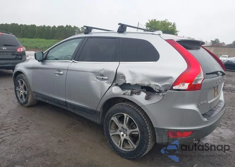 2012 Volvo Xc60 T6 R-Design Platinum z USA, uszkodzony, nr VIN YV4902DZ7C2241796